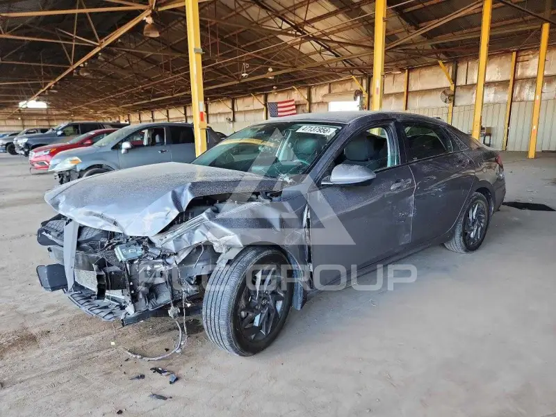 2024 Hyundai Elantra фото
