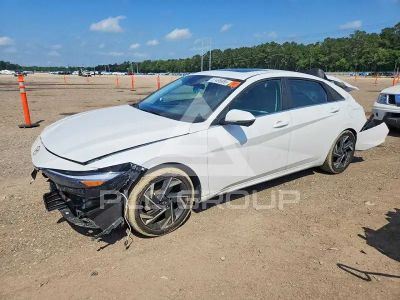 2024 Hyundai Elantra photo