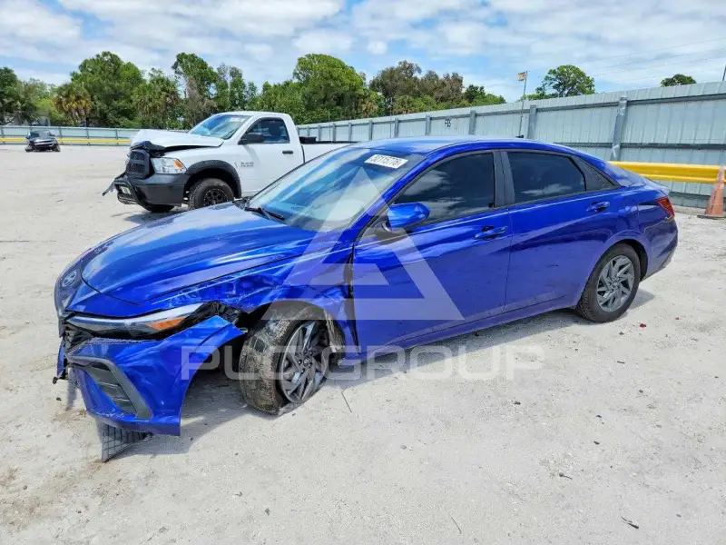2024 Hyundai Elantra photo