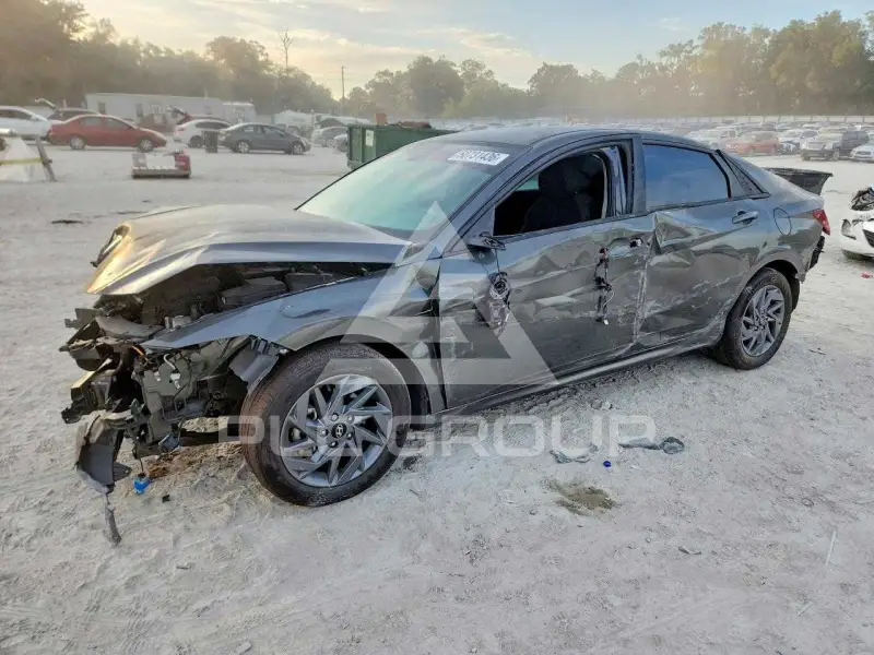 2024 Hyundai Elantra photo