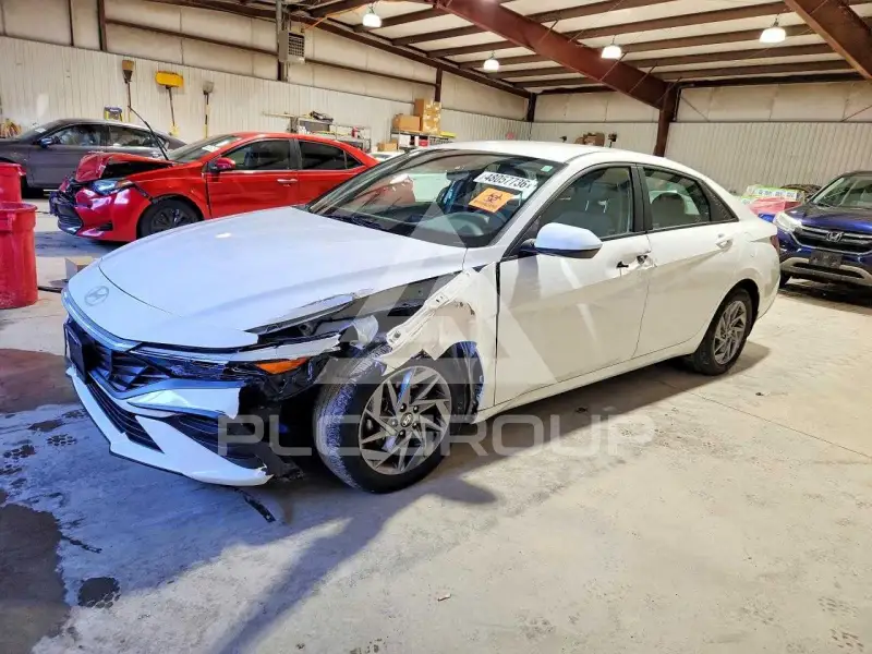 2024 Hyundai Elantra фото