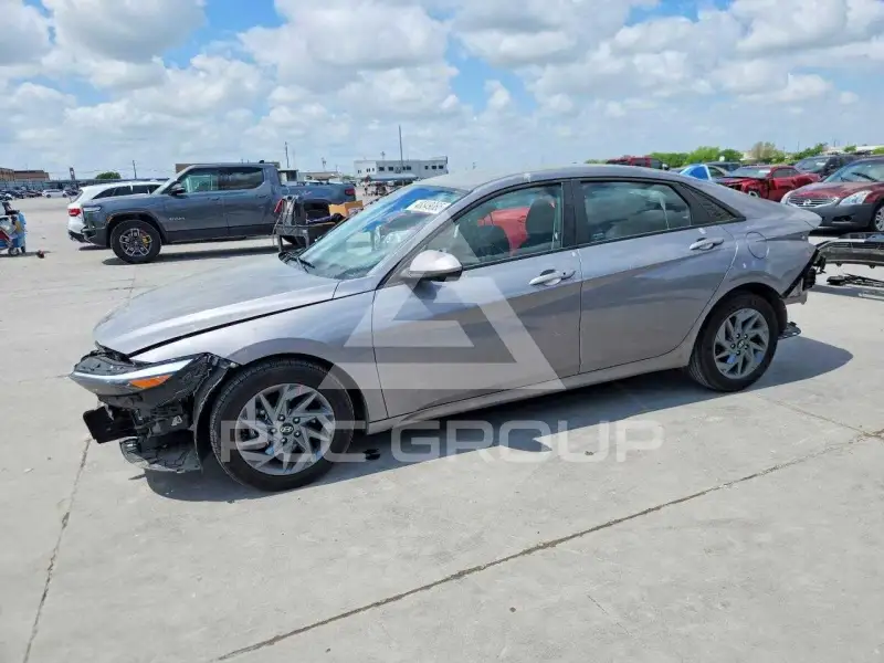 2024 Hyundai Elantra фото
