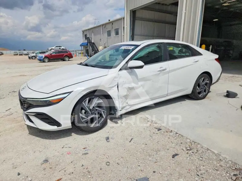 2024 Hyundai Elantra фото