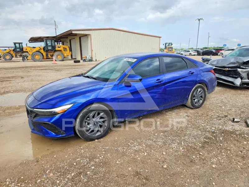 2024 Hyundai Elantra photo