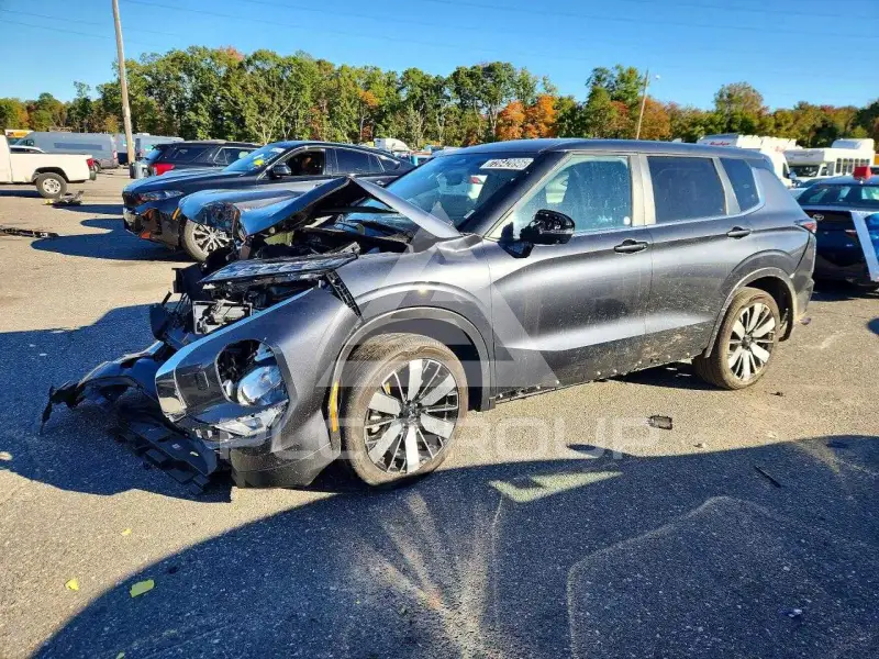 2025 Mitsubishi OUTLANDER photo