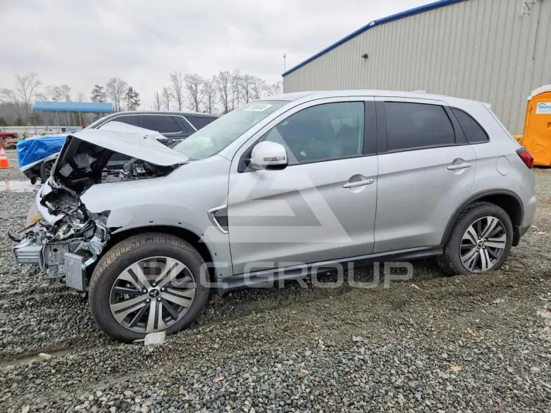 2025 Mitsubishi OUTLANDER photo