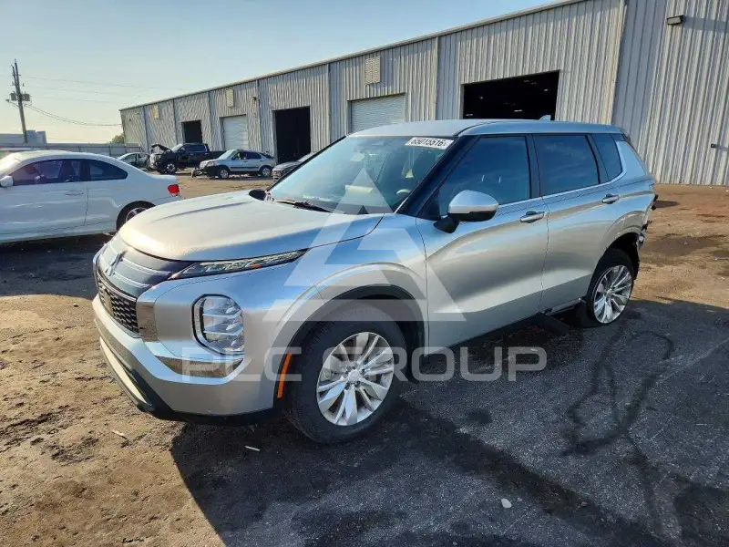 2025 Mitsubishi OUTLANDER photo