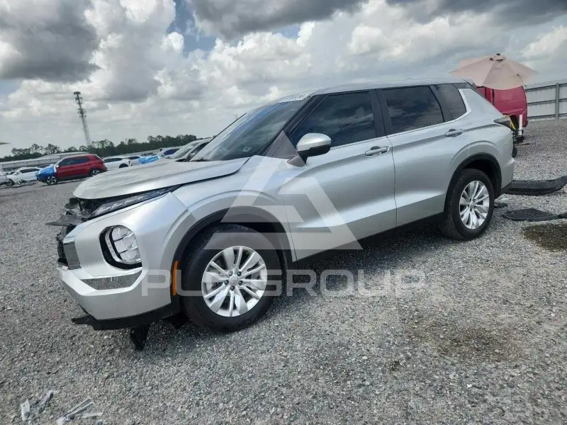 2025 Mitsubishi OUTLANDER photo