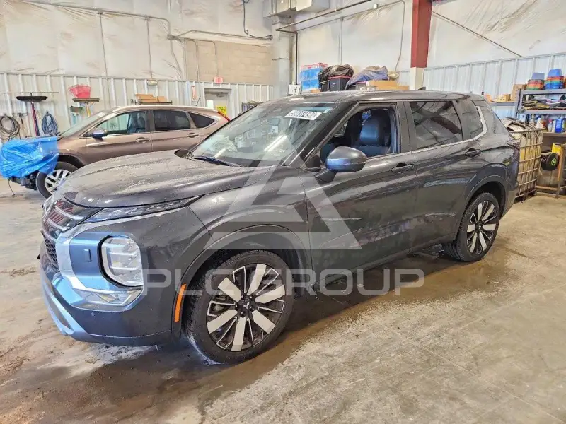 2025 Mitsubishi OUTLANDER photo
