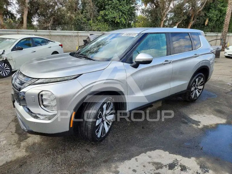 2025 Mitsubishi OUTLANDER photo