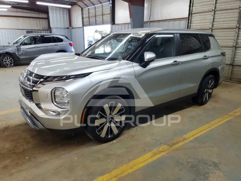 2025 Mitsubishi OUTLANDER photo