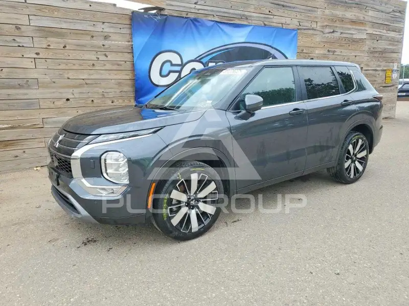 2025 Mitsubishi OUTLANDER photo