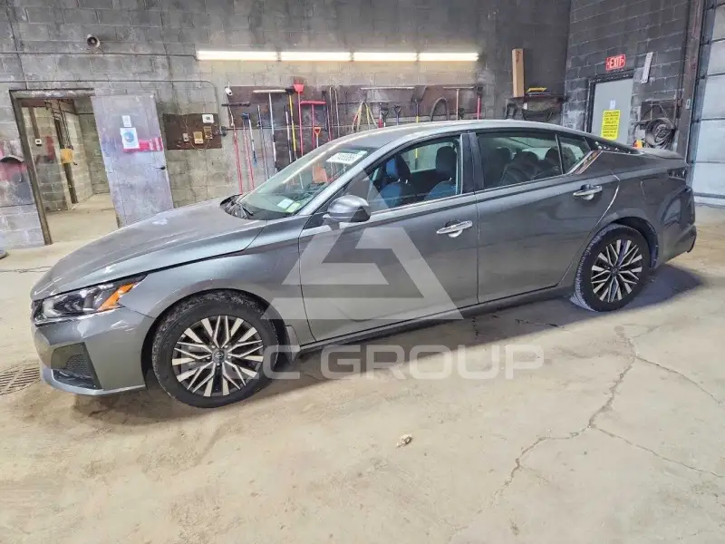 2025 Nissan ALTIMA photo