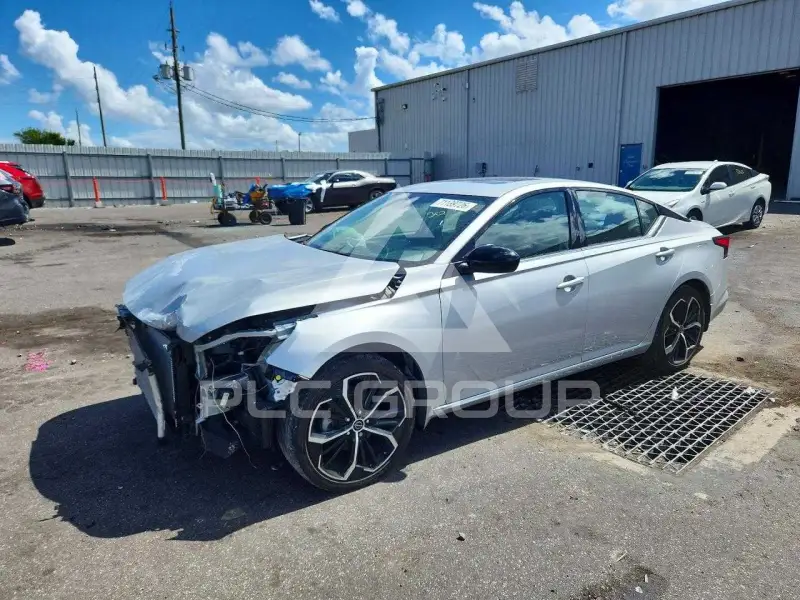 2025 Nissan ALTIMA photo