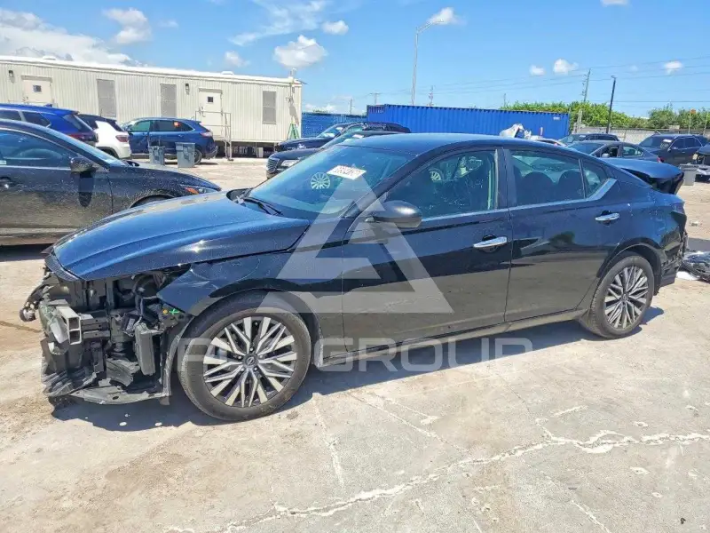 2025 Nissan ALTIMA photo
