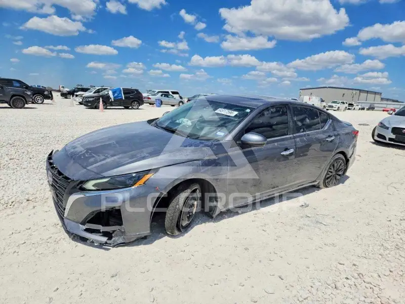 2025 Nissan ALTIMA photo