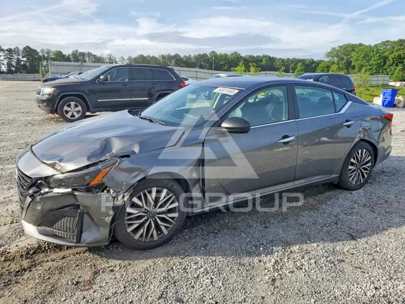2025 Nissan ALTIMA photo