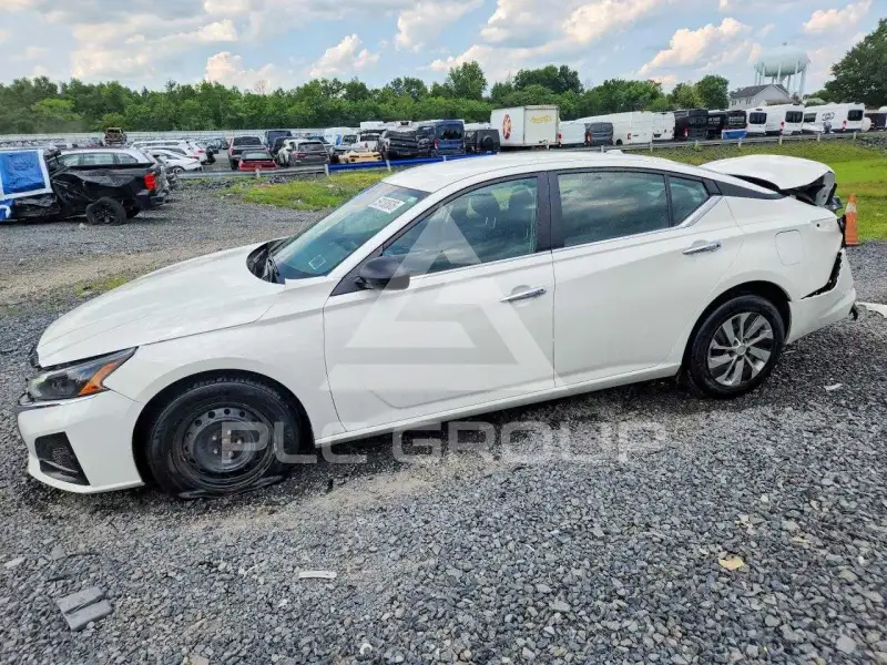 2025 Nissan ALTIMA photo