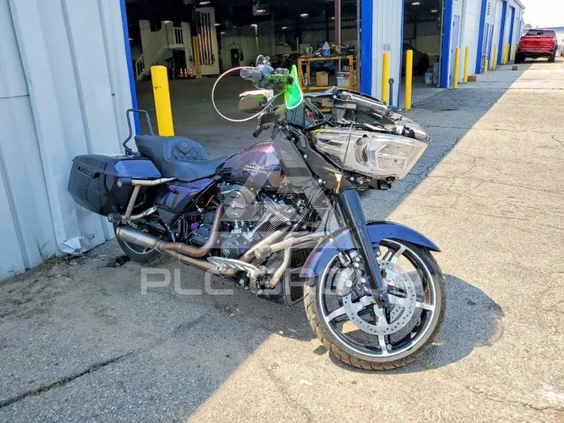 2025 Harley-Davidson FL photo