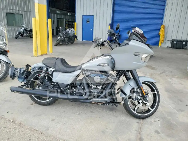 2025 Harley-Davidson FL photo