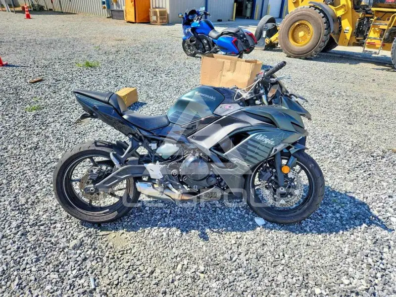 2025 Kawasaki Ninja650 фото