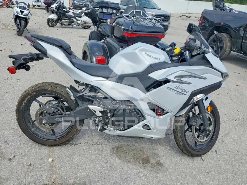 2025 Kawasaki EX500 фото