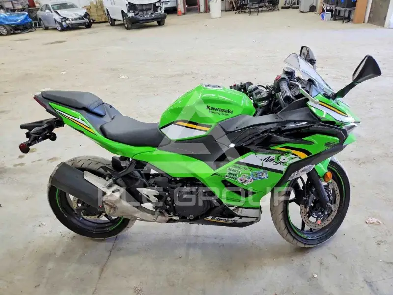 2025 Kawasaki EX500 photo