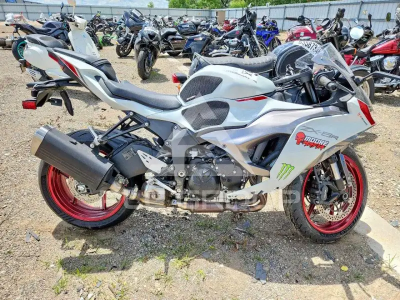 2025 Kawasaki Ninja600 фото