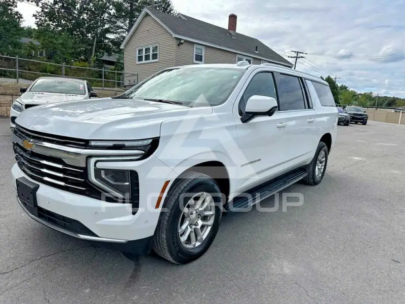 2025 Chevrolet Suburan photo