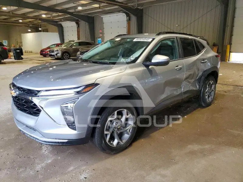2025 Chevrolet TRAX photo