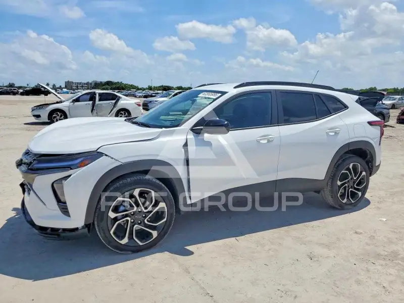 2025 Chevrolet TRAX photo