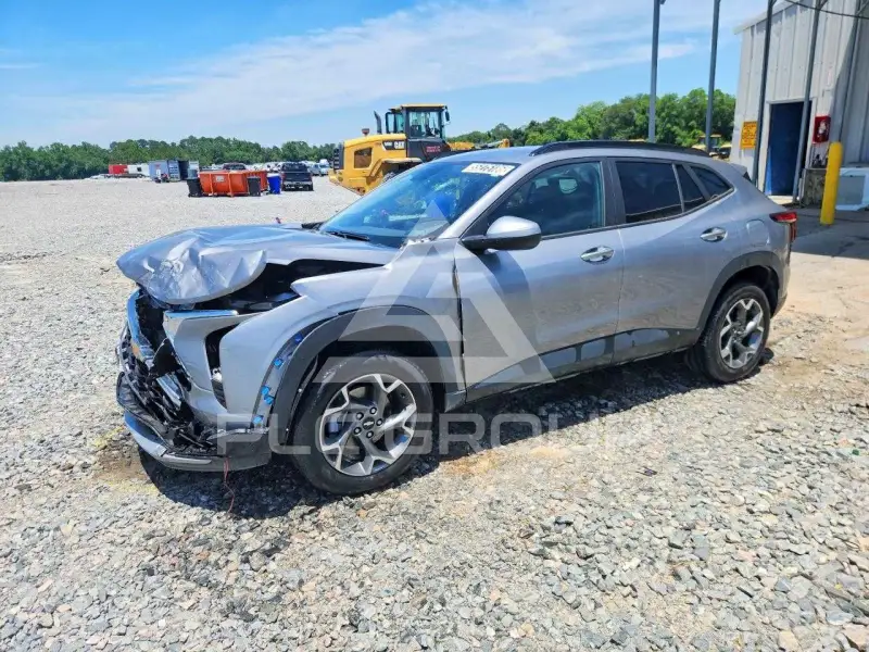 2025 Chevrolet TRAX photo