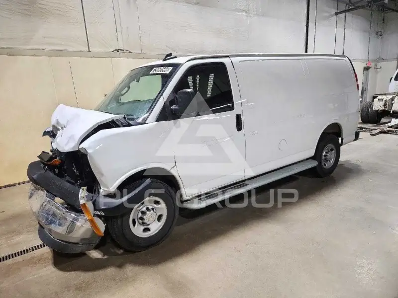 2025 Chevrolet Express фото