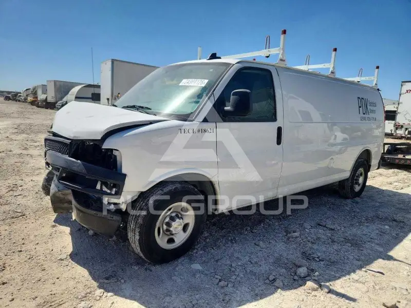 2025 Chevrolet Express photo