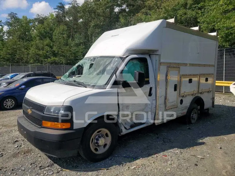 2025 Chevrolet Express photo
