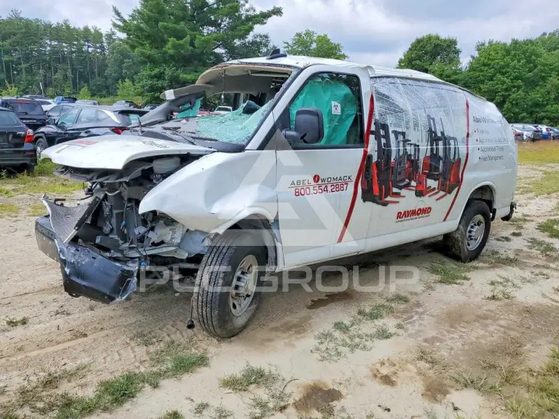 2025 Chevrolet Express photo