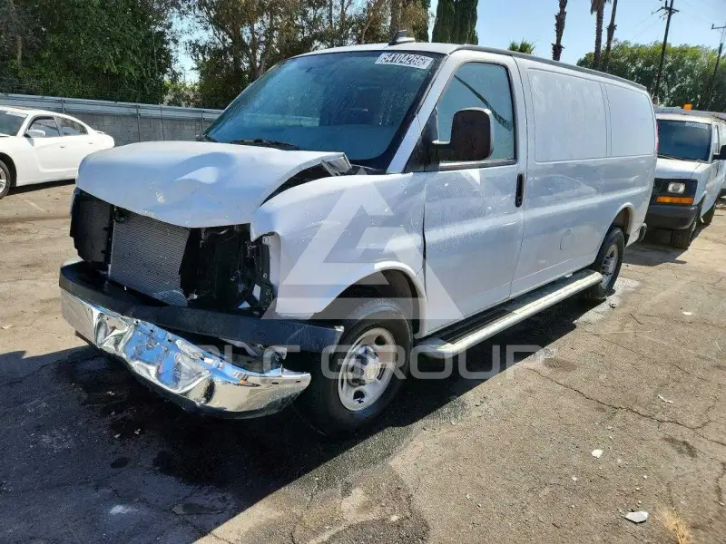 2025 Chevrolet Express фото