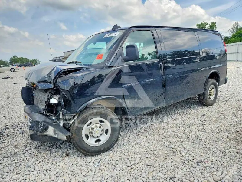 2025 Chevrolet Express фото