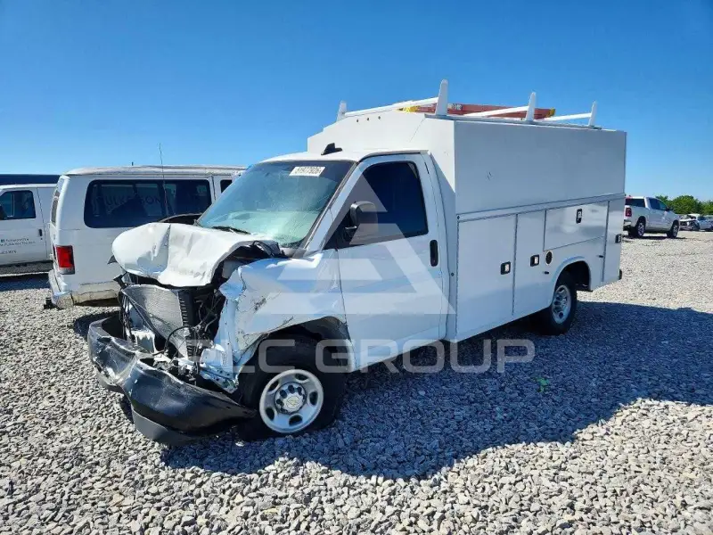 2025 Chevrolet Express фото