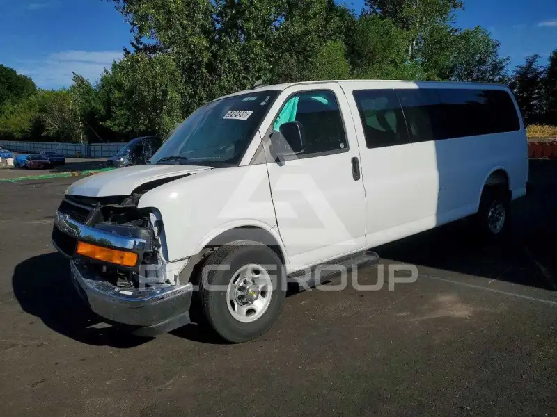 2025 Chevrolet Express photo