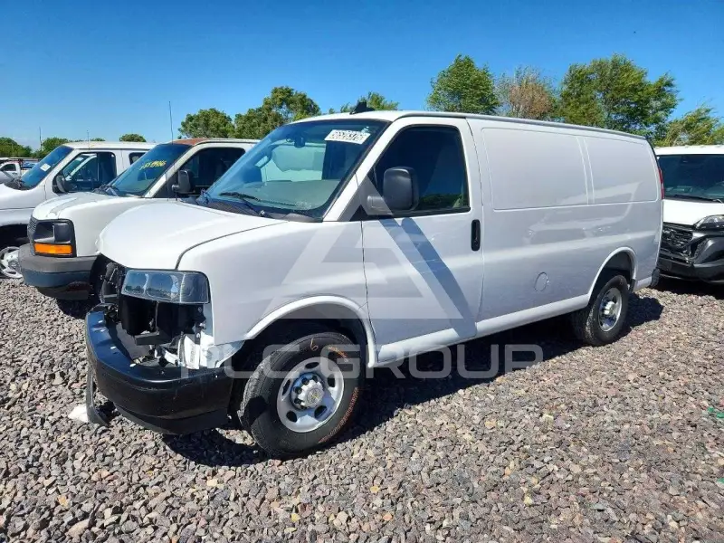 2025 Chevrolet Express photo