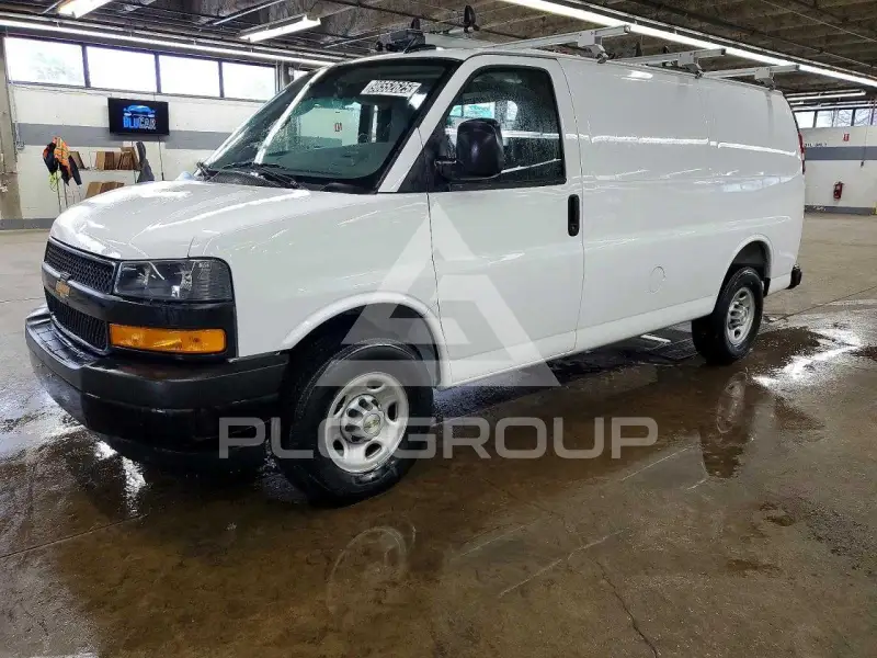 2025 Chevrolet Express photo