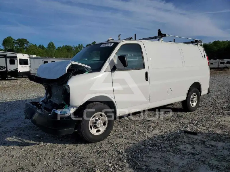 2025 Chevrolet Express photo