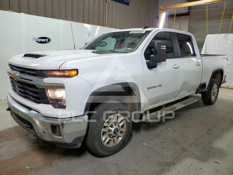 2025 Chevrolet Silverado photo