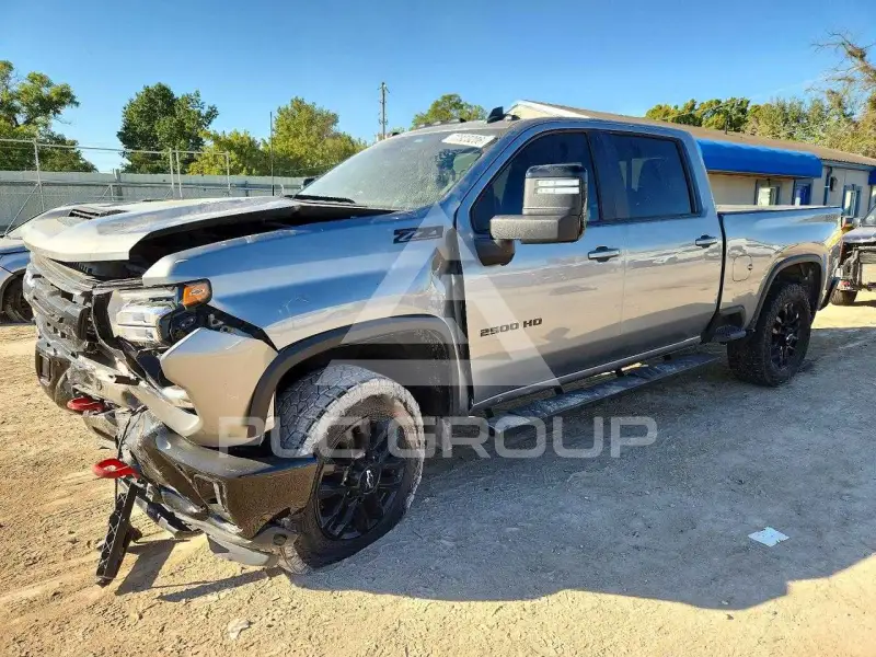 2025 Chevrolet Silverado photo