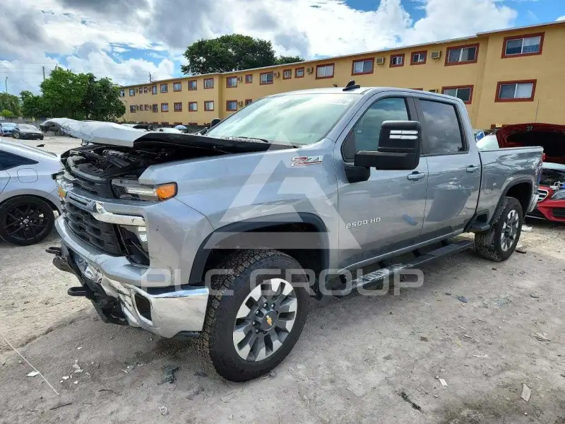 2025 Chevrolet Silverado фото