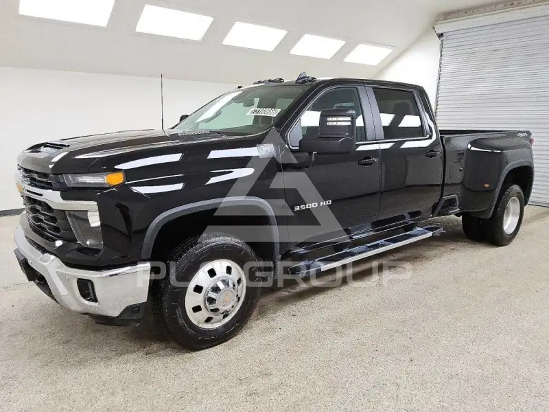 2025 Chevrolet Silverado photo