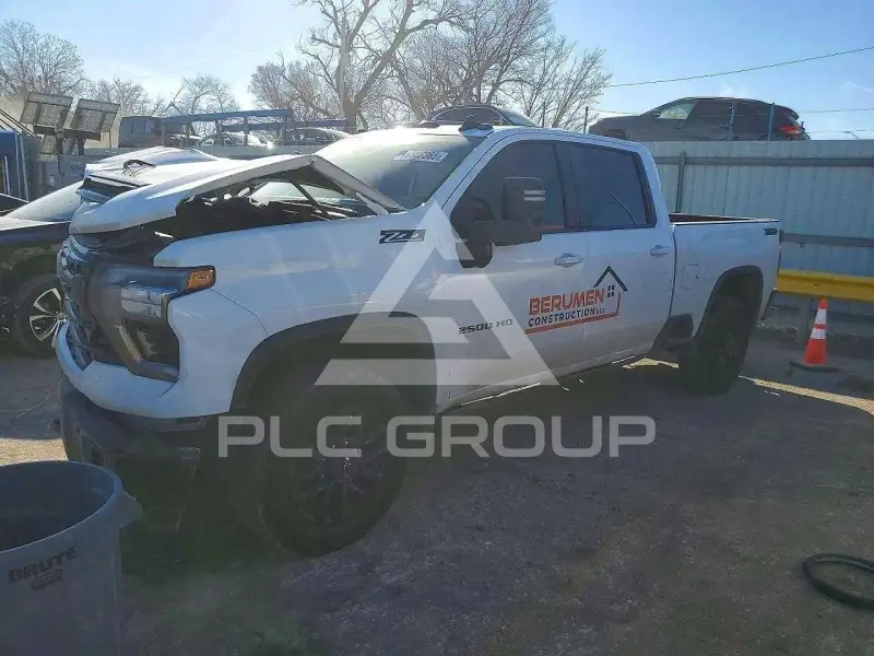 2025 Chevrolet Silverado photo