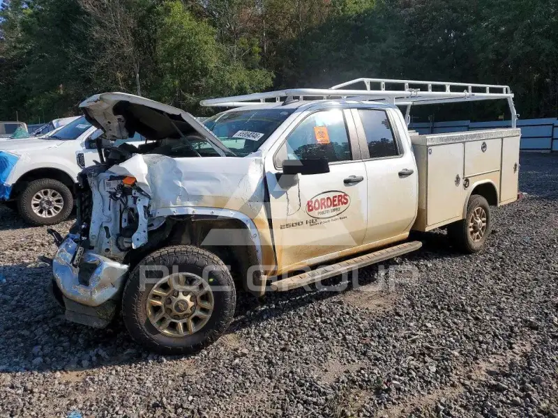 2025 Chevrolet Silverado photo