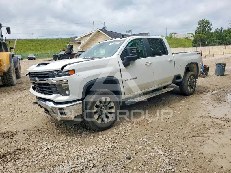 2025 Chevrolet Silverado photo